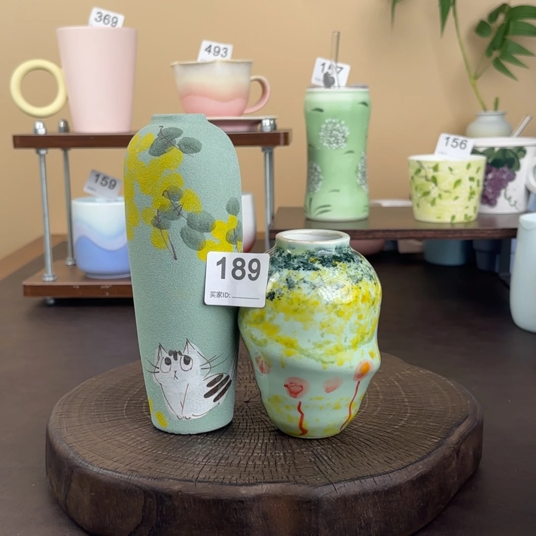 手绘花瓶两只，真好看