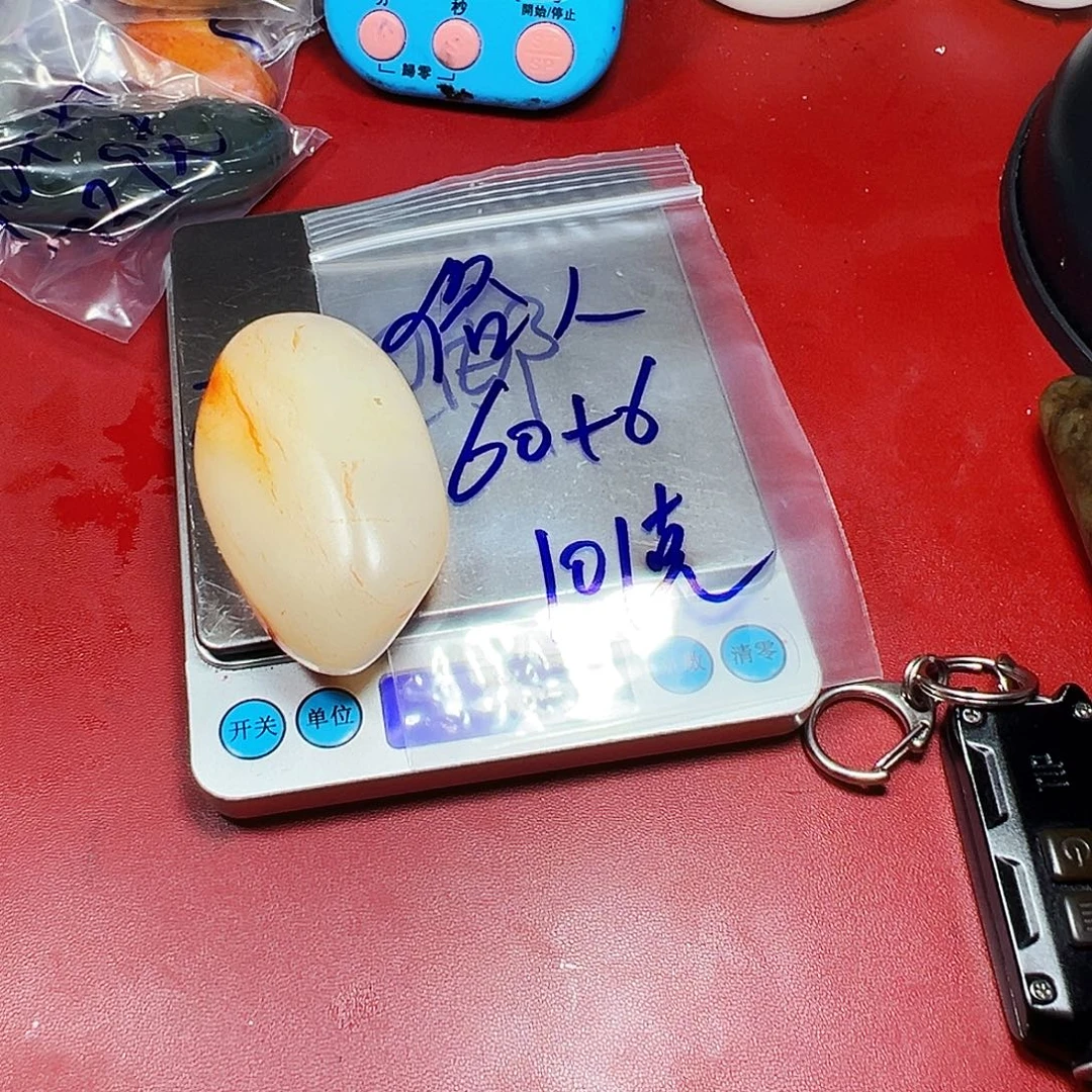 俗***人和田玉（糖玉）未镶嵌颈饰