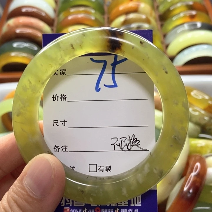 颜***蛇纹石玉未镶嵌手镯