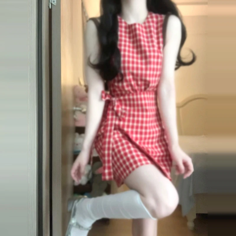 红色格子显瘦无袖背心连衣裙子女夏季短裙新年新款海边度假沙滩裙