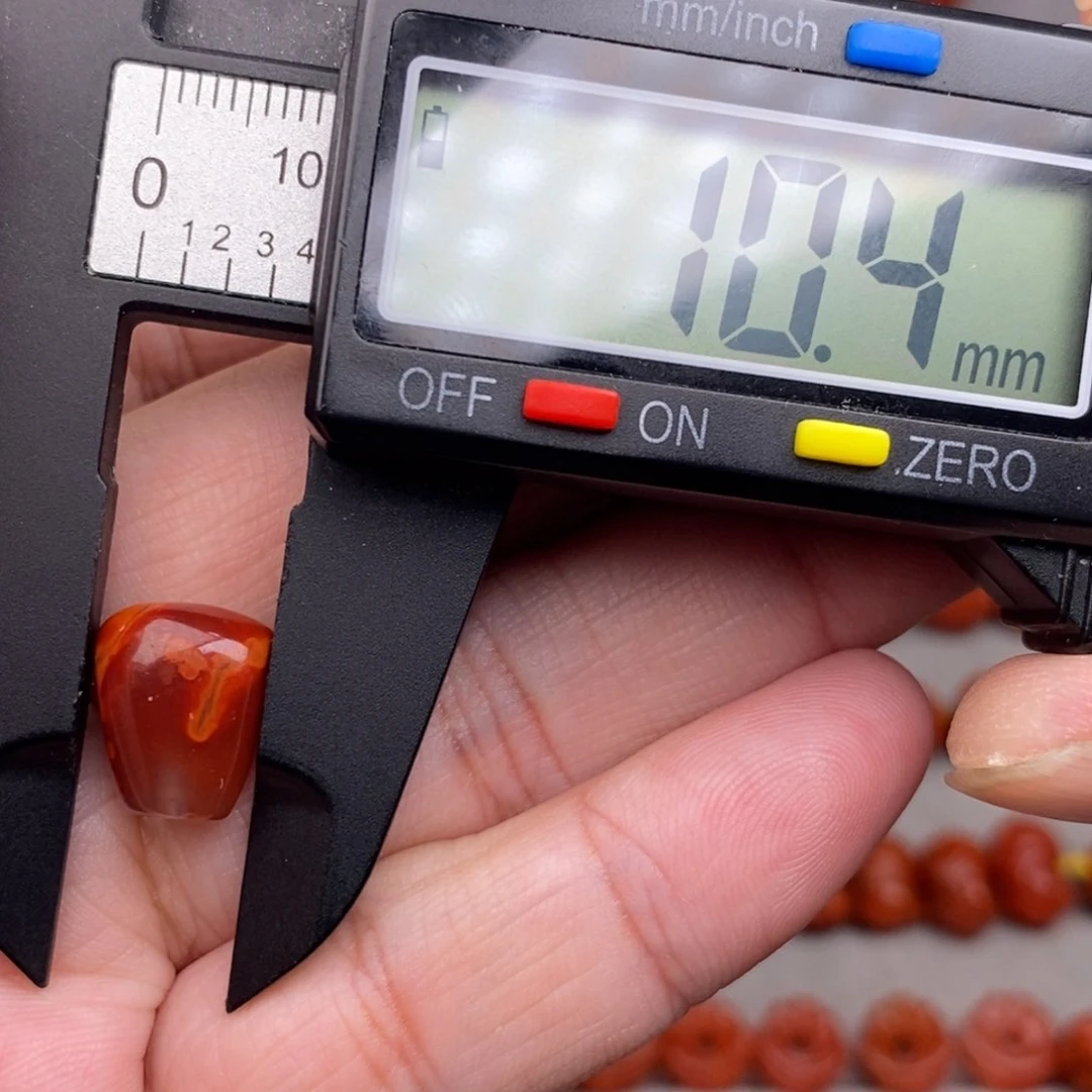 南红玛瑙配饰未镶嵌有瑕疵