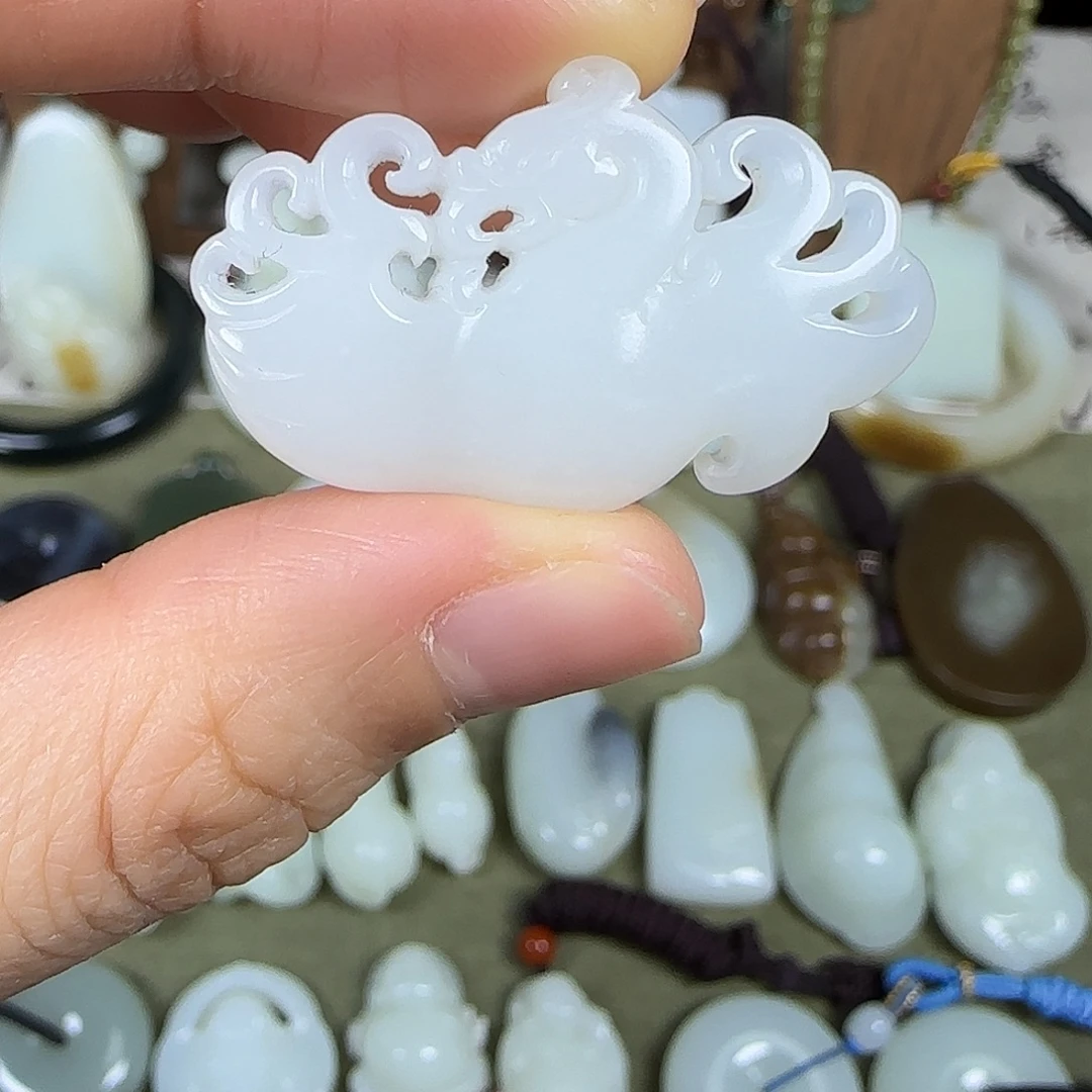 和田玉未镶嵌颈饰