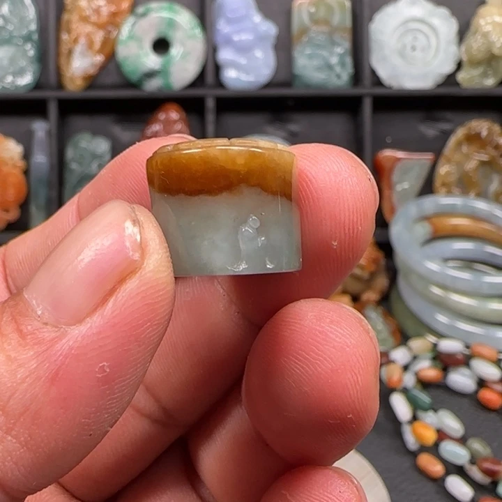 定制翡翠未镶嵌珊**迟