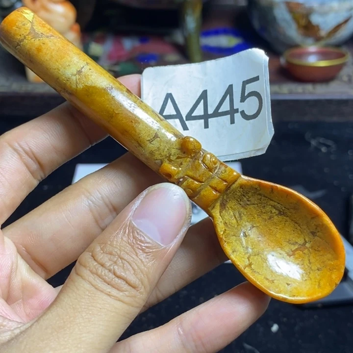 透闪石-蛇纹石玉合金颈饰