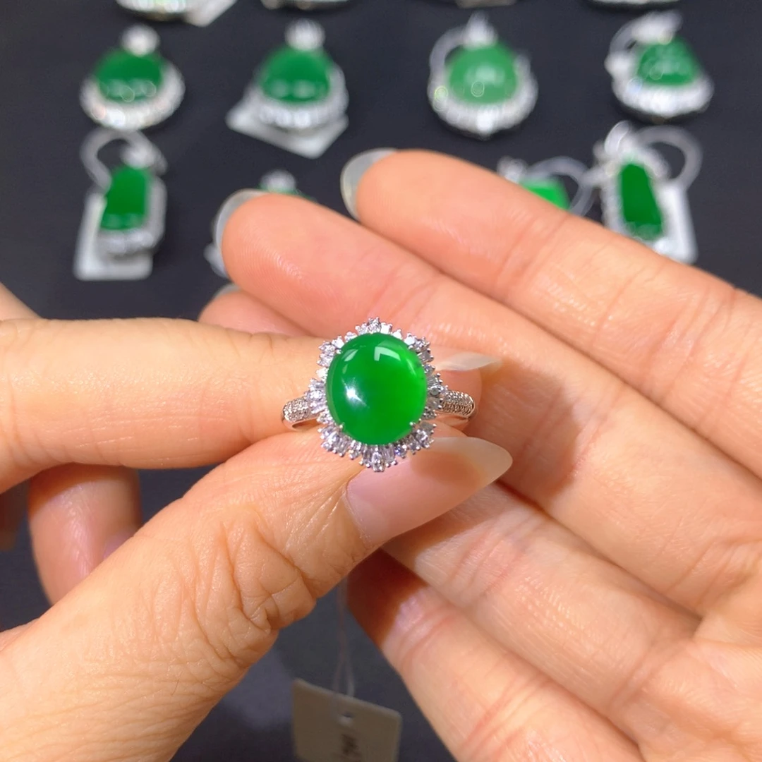 翡翠戒指18K金镶嵌翡翠