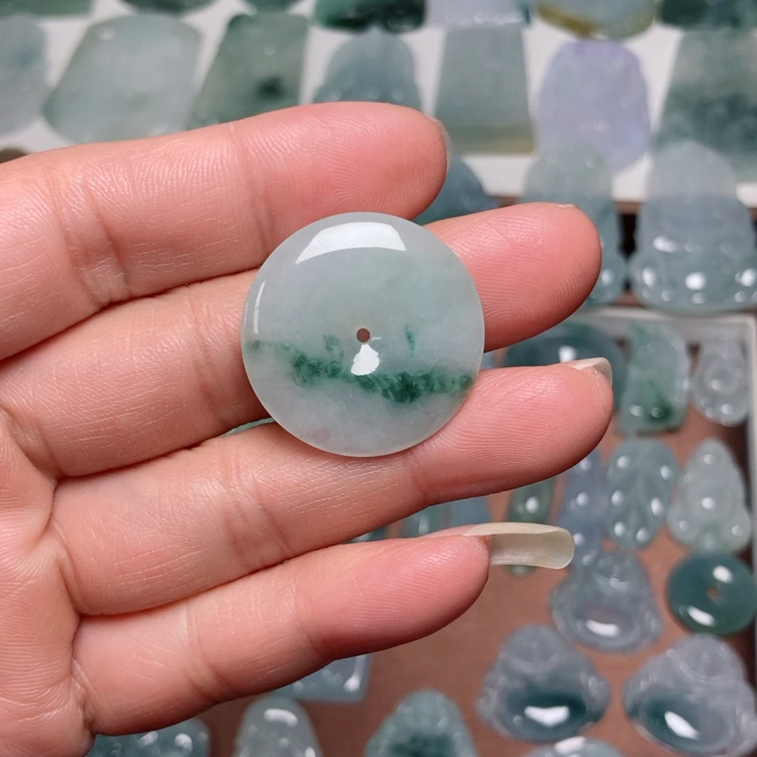 翡翠未镶嵌颈饰平安扣