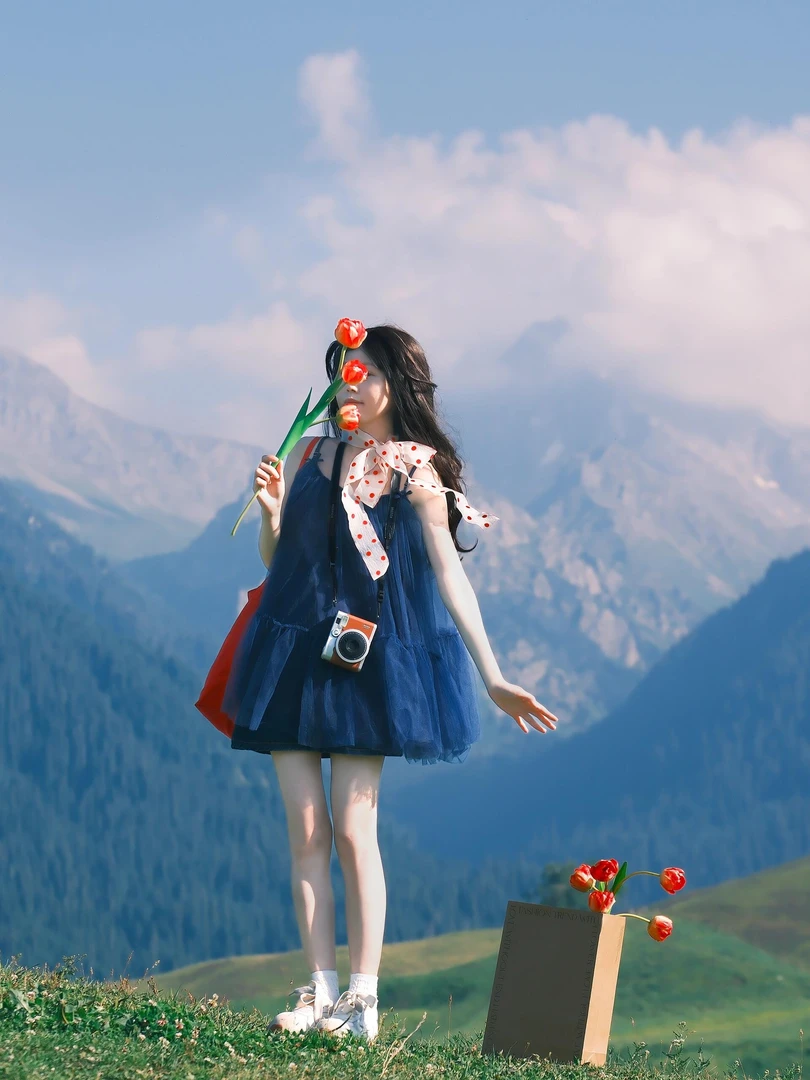 甜美绝美海边度假多巴胺穿搭克莱因蓝网纱仙女蓬蓬短裙吊带连衣裙