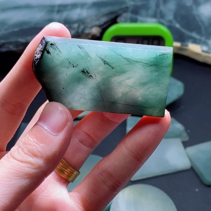 江***哥颈饰未镶嵌翡翠料子