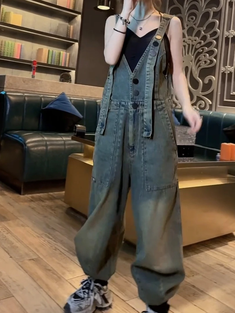 2025年秋季新款减龄宽松连体牛仔背带裤微胖大码女装显瘦连体裤