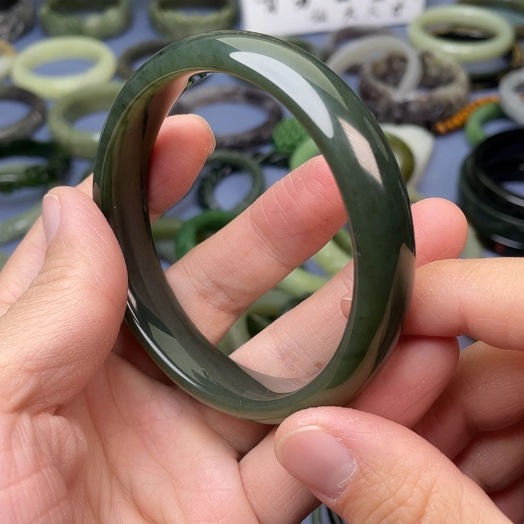 和田玉未镶嵌手镯009，圈口64.8mm