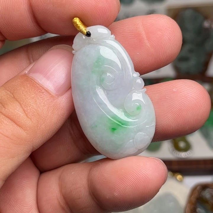 翡翠未镶嵌颈饰如意
