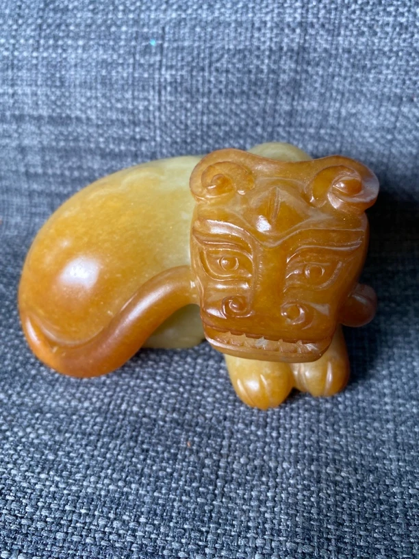 和田玉咬尾玉兽 立体 把件