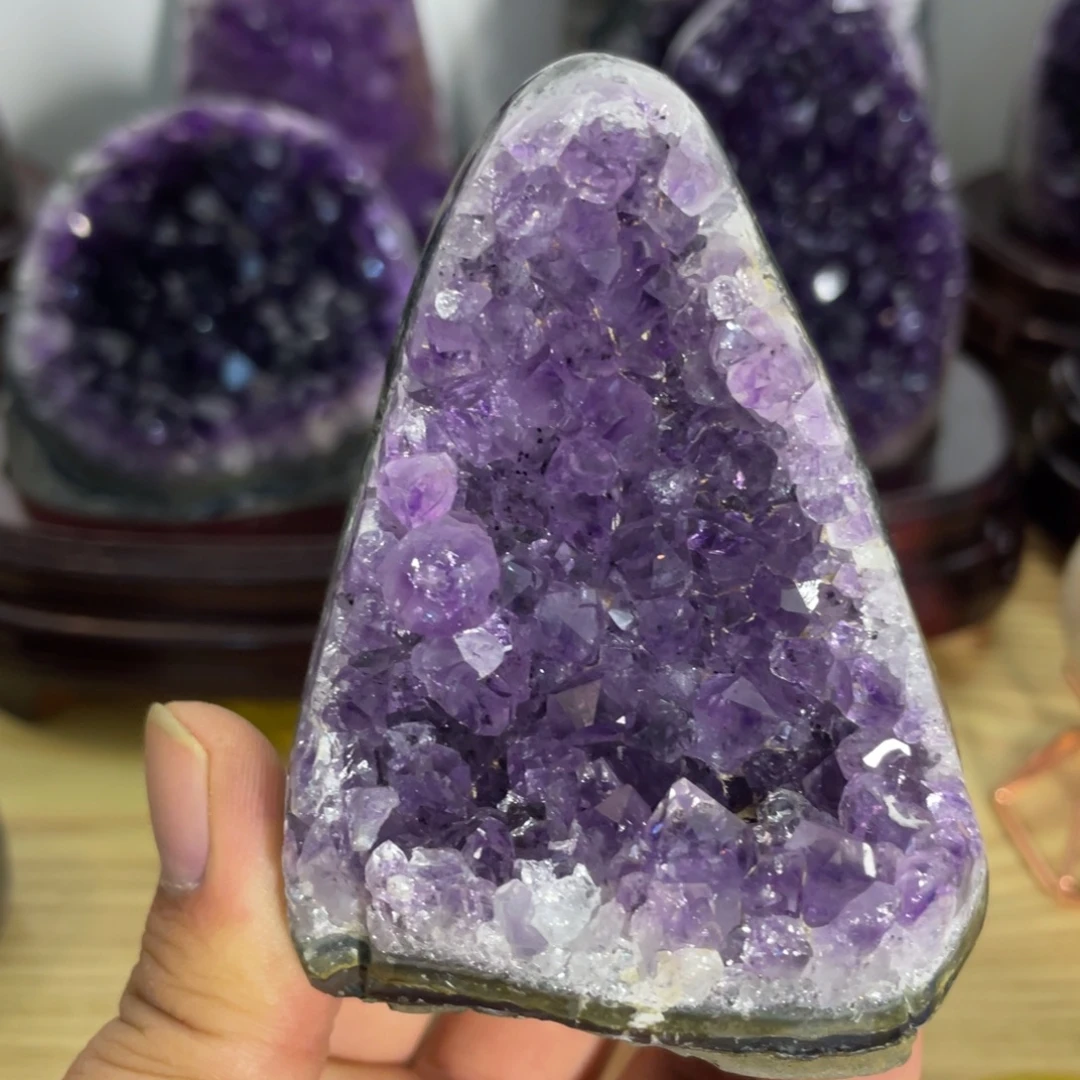 紫晶未镶嵌大型摆件（非配饰）