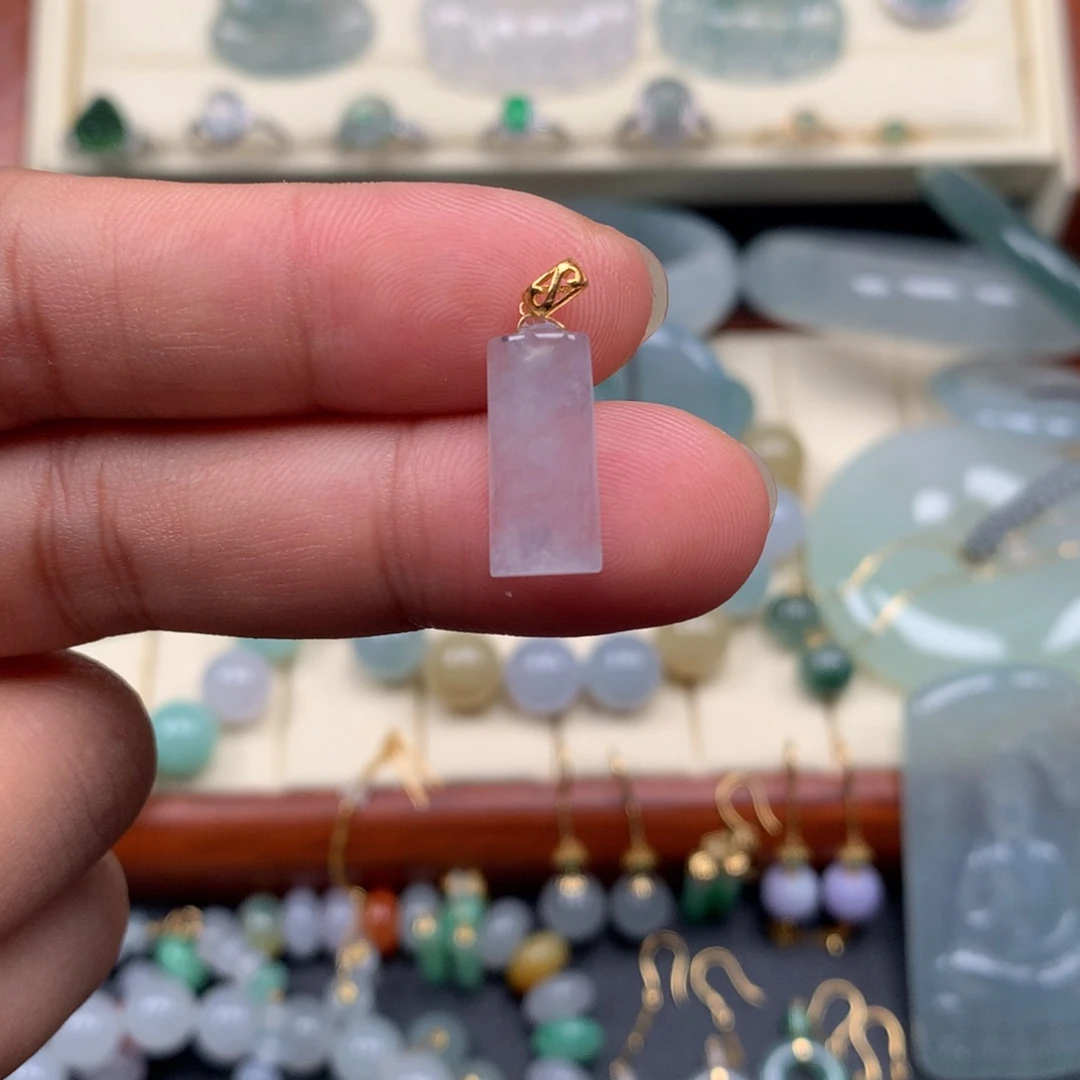 颈饰18K金镶嵌翡翠无事牌