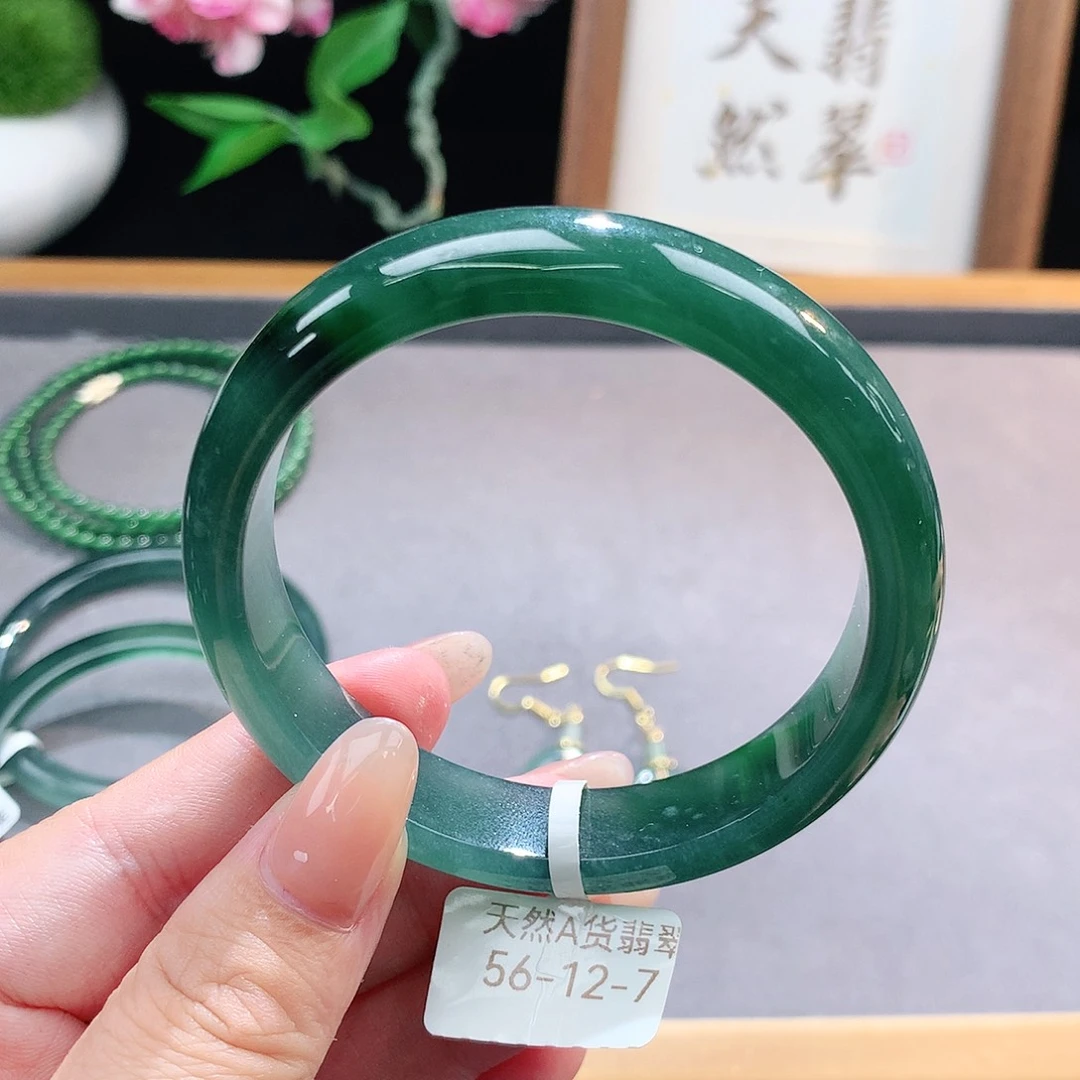 未镶嵌手镯（圆镯）翡翠