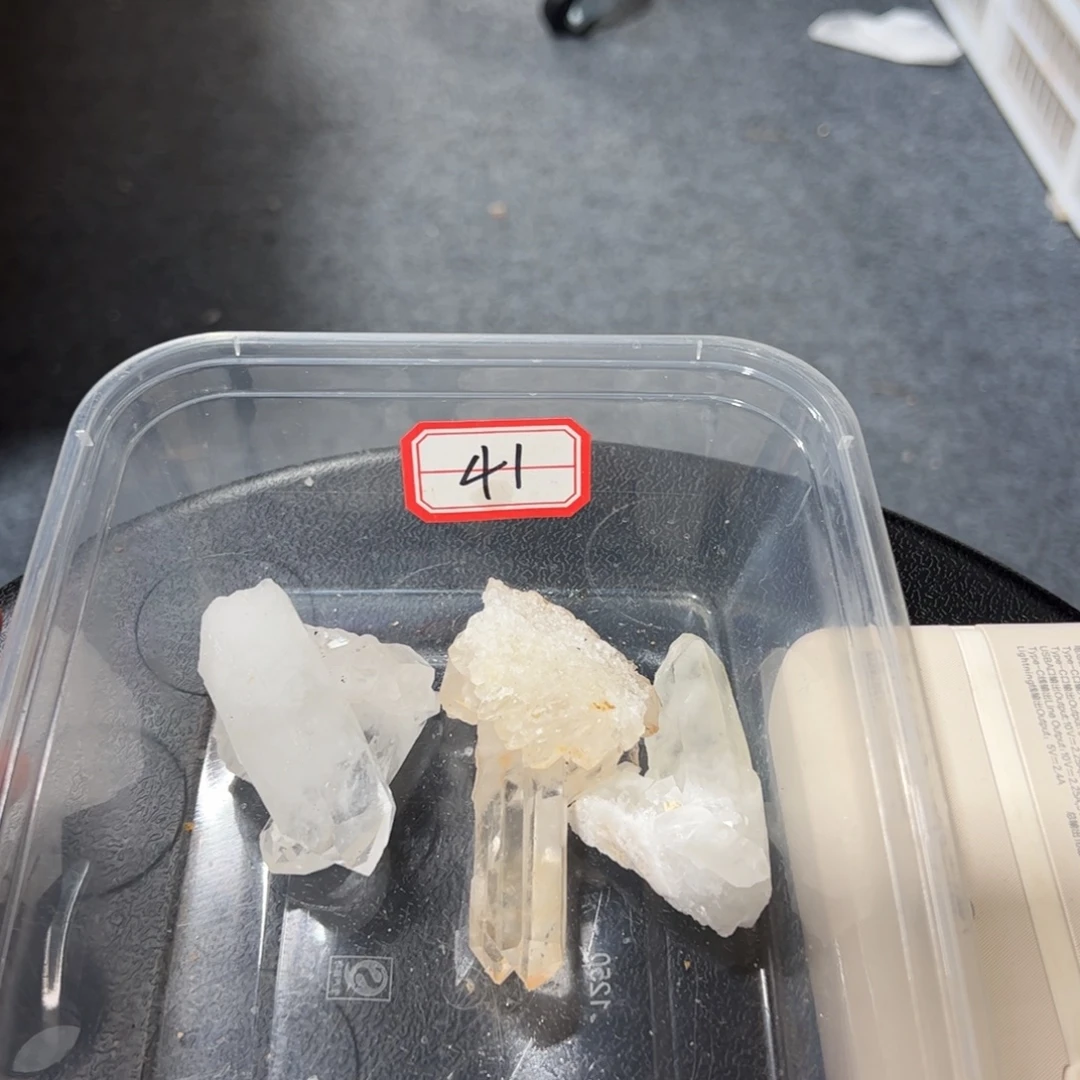 辣***子水晶未镶嵌珠宝半成品