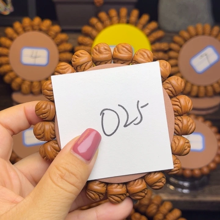 桃核手串玉龙脊肚卡14左右