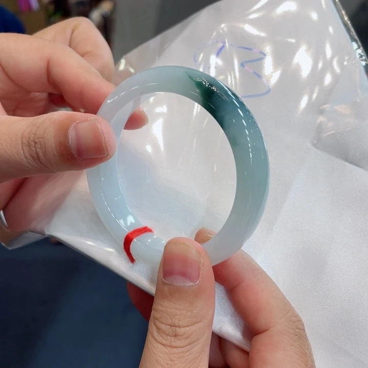 翡翠手镯未镶嵌手镯