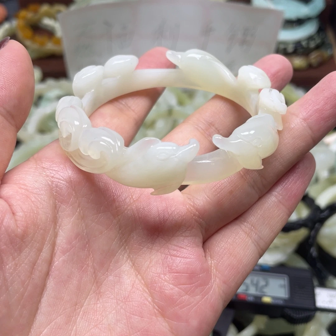 蛇纹石玉未镶嵌手镯