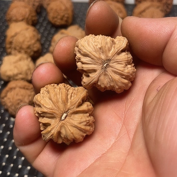 文玩核桃吊坠哈**好32白狮子头手捻