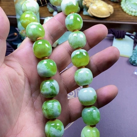 未镶嵌蛇纹石玉颈饰