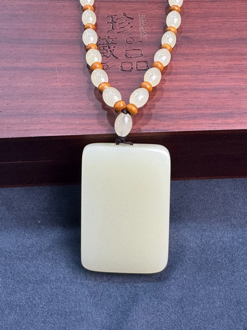 新疆若羌黄口无事牌吊坠