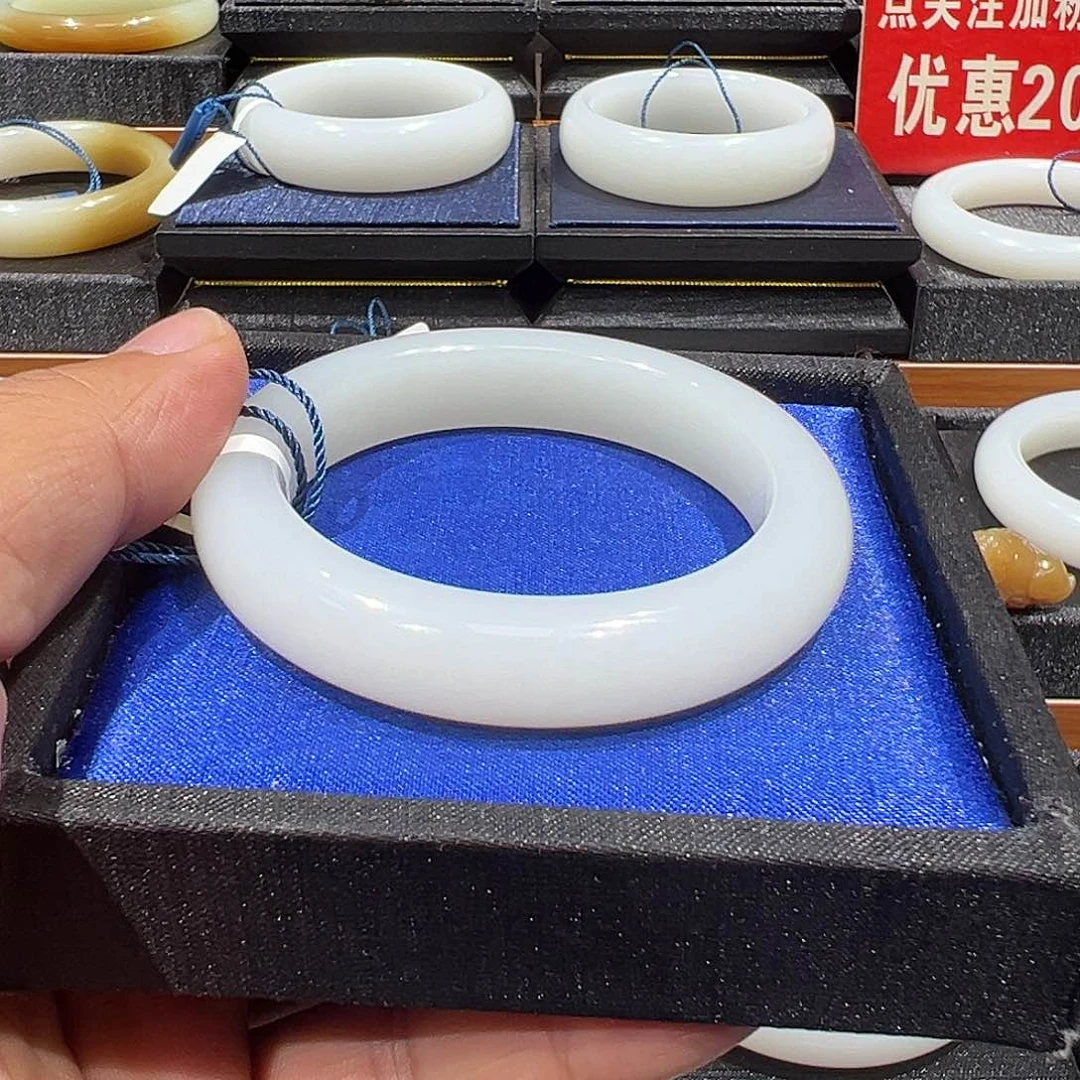 l***n和田玉手镯未镶嵌