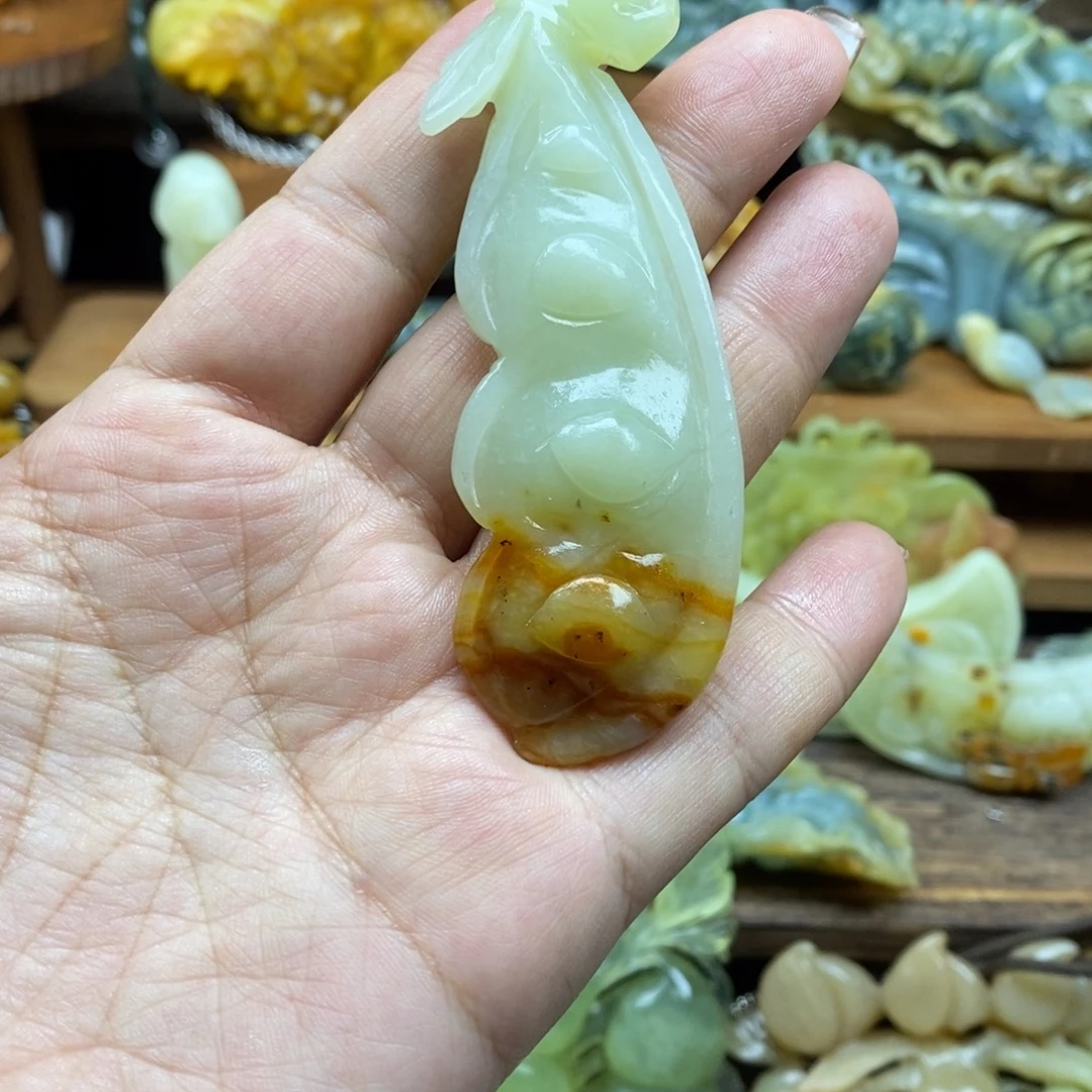 岫玉未镶嵌吊坠(赠链)