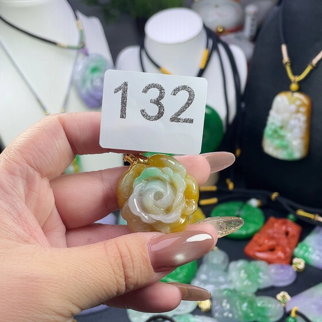 翡翠未镶嵌吊坠(赠链)