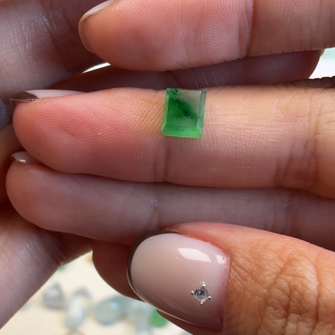翡翠散珠冰透辣花切割