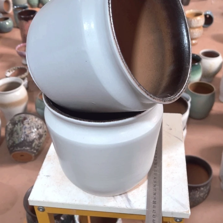 紫砂花盆口径20高度20两只小瑕疵