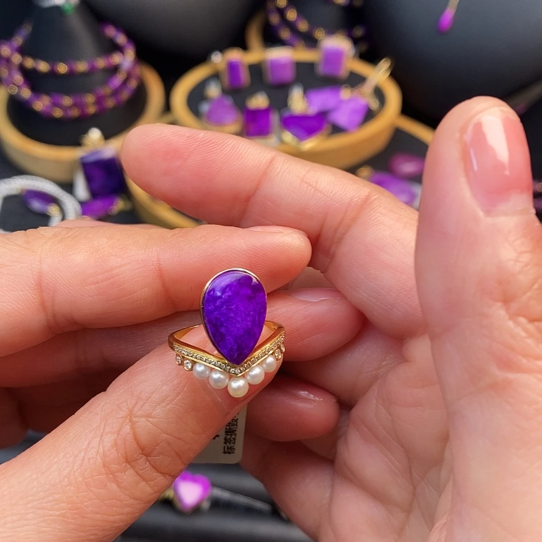 苏纪石（舒俱来）18K金镶嵌戒指