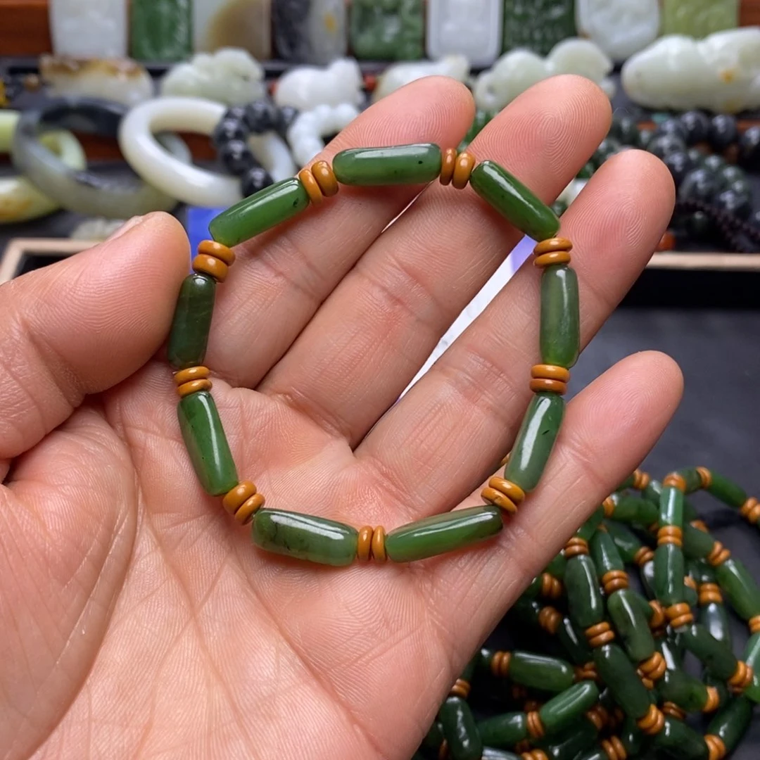 颈饰未镶嵌和田玉玉**?