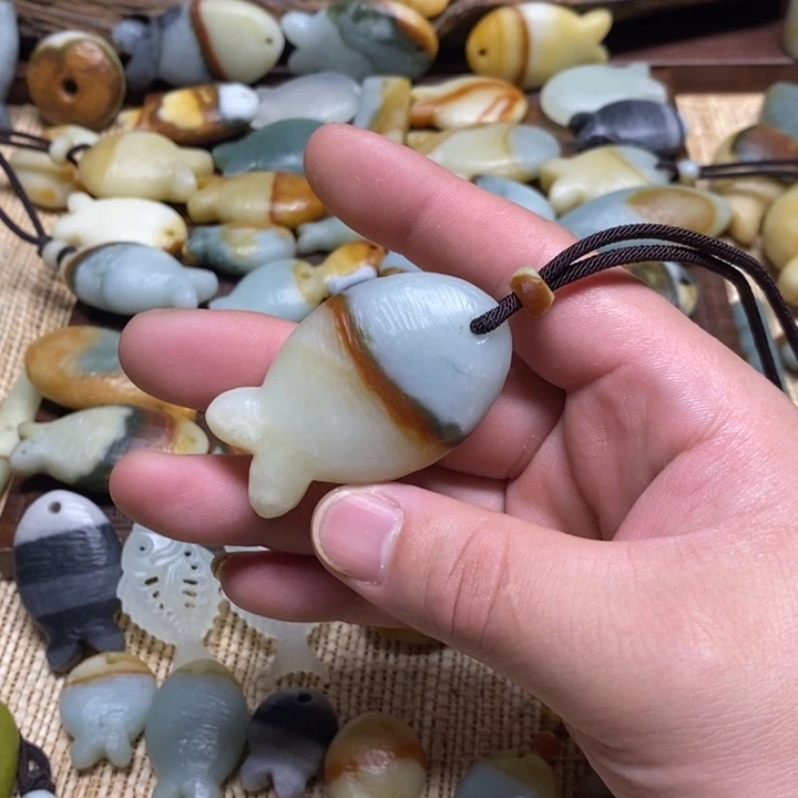 X***p蛇纹石玉未镶嵌颈饰