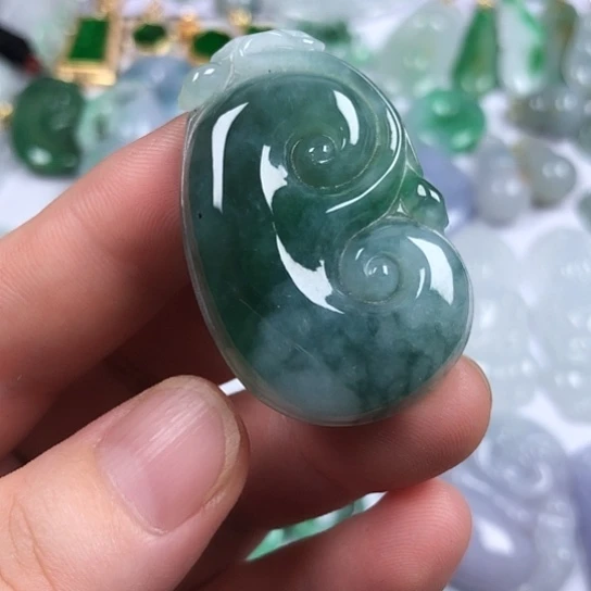 “***期颈饰未镶嵌翡翠如意