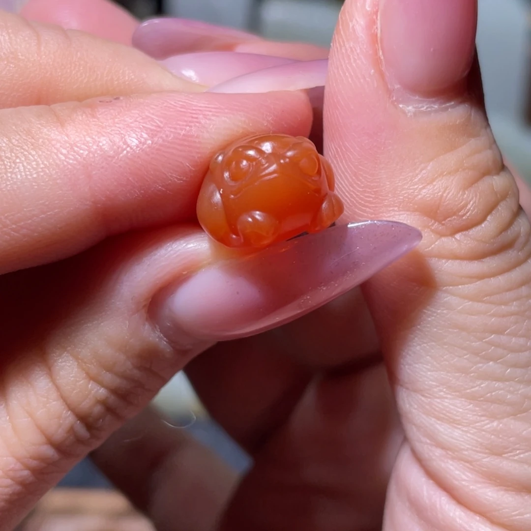 浅***墨颈饰合金南红玛瑙