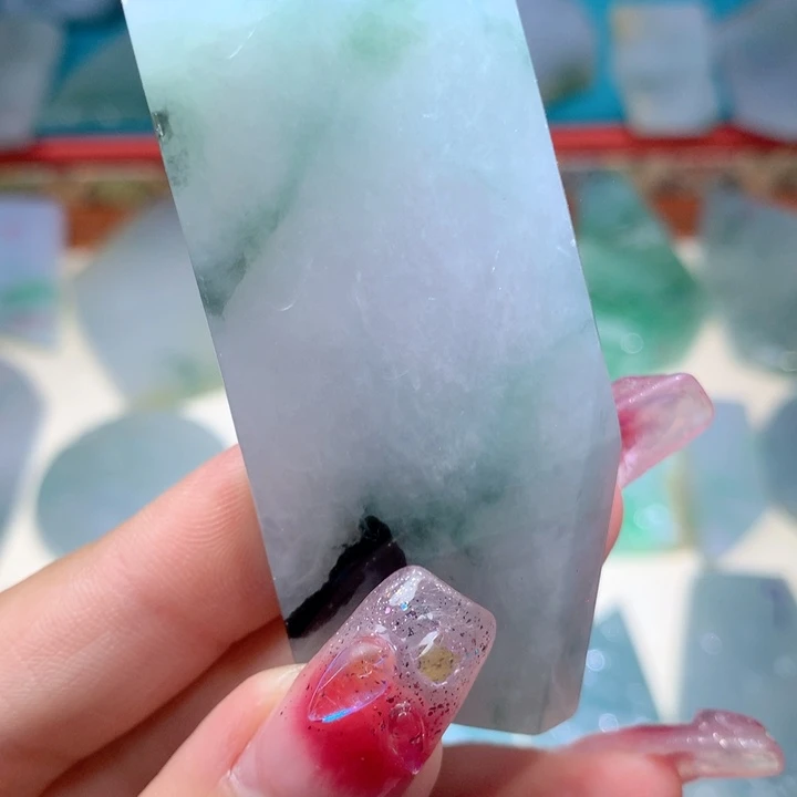 颈饰未镶嵌翡翠好