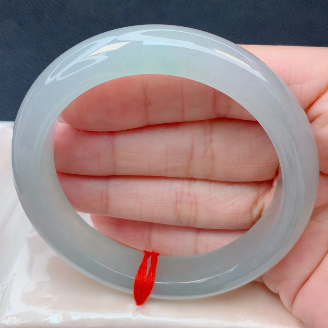 翡翠未镶嵌手镯57圈 细糯冰淡绿底无纹裂有棉点