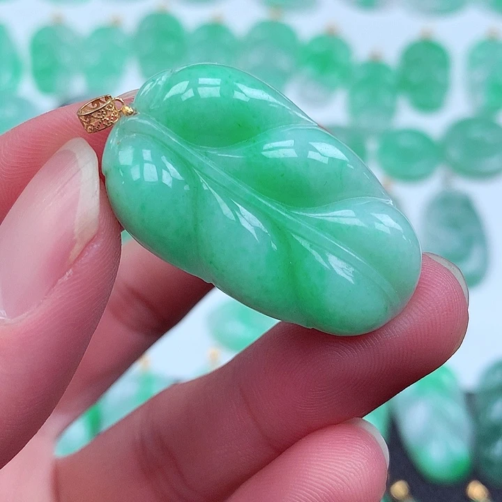 翡翠颈饰18K金镶嵌翡翠