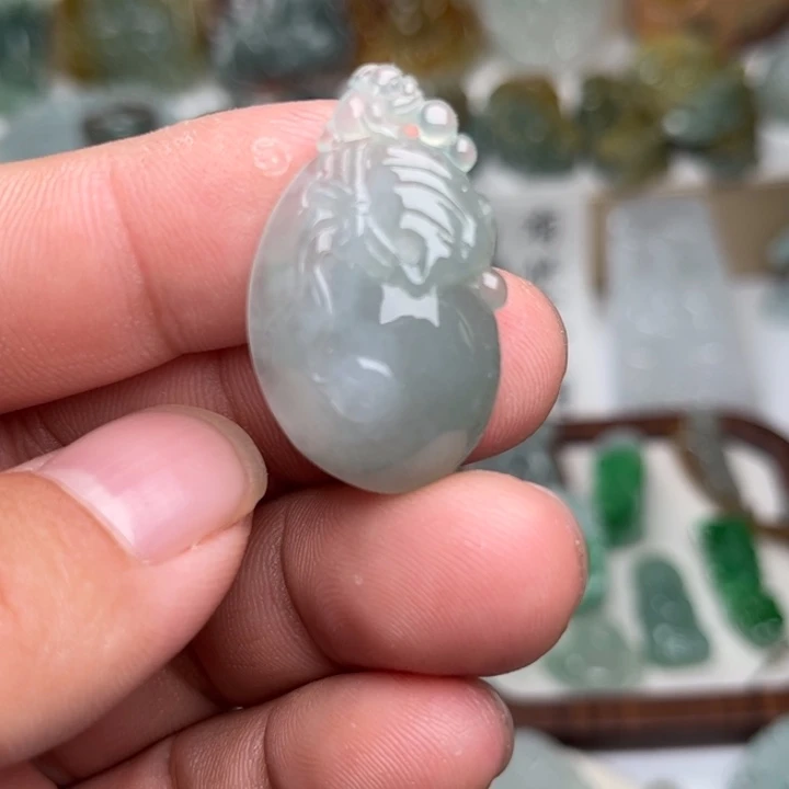 翡翠未镶嵌颈饰福袋