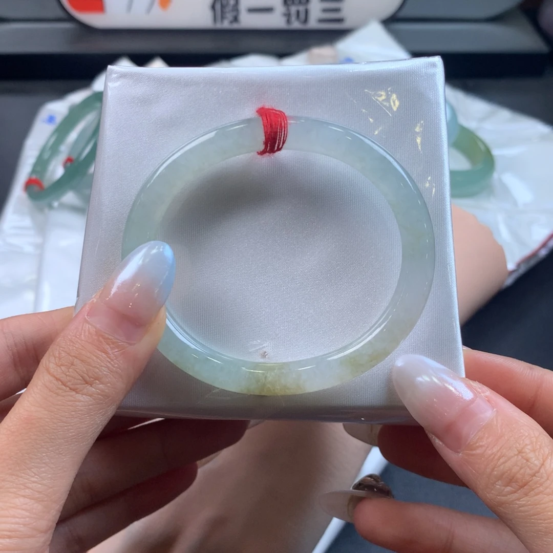 翡翠未镶嵌手镯54贵妃