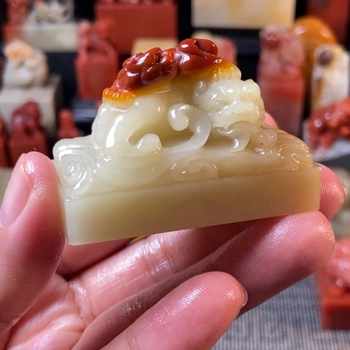 寿山石印石弘****）芙蓉石