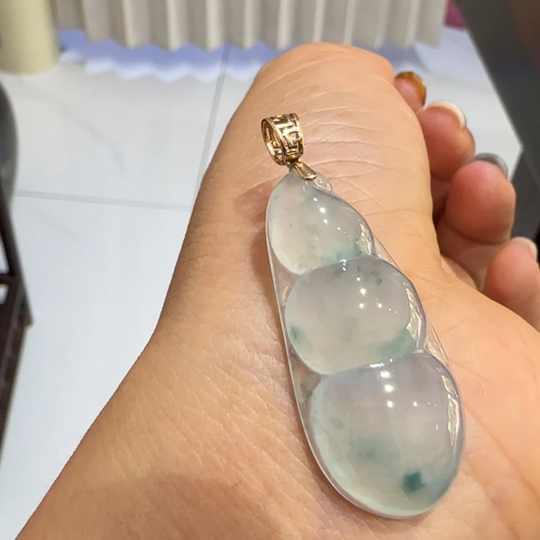 颈饰18K金镶嵌翡翠福豆