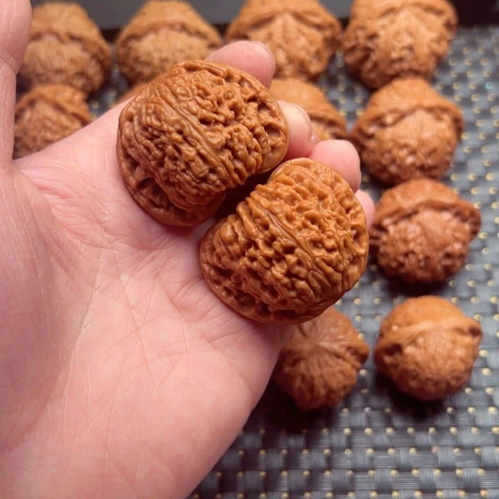 文玩核桃吊坠南酱42.5