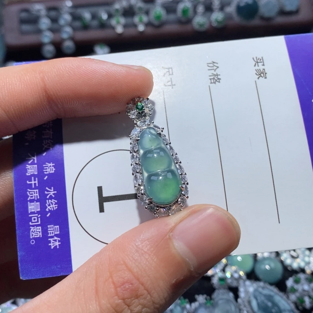 -***啦翡翠未镶嵌颈饰翡翠