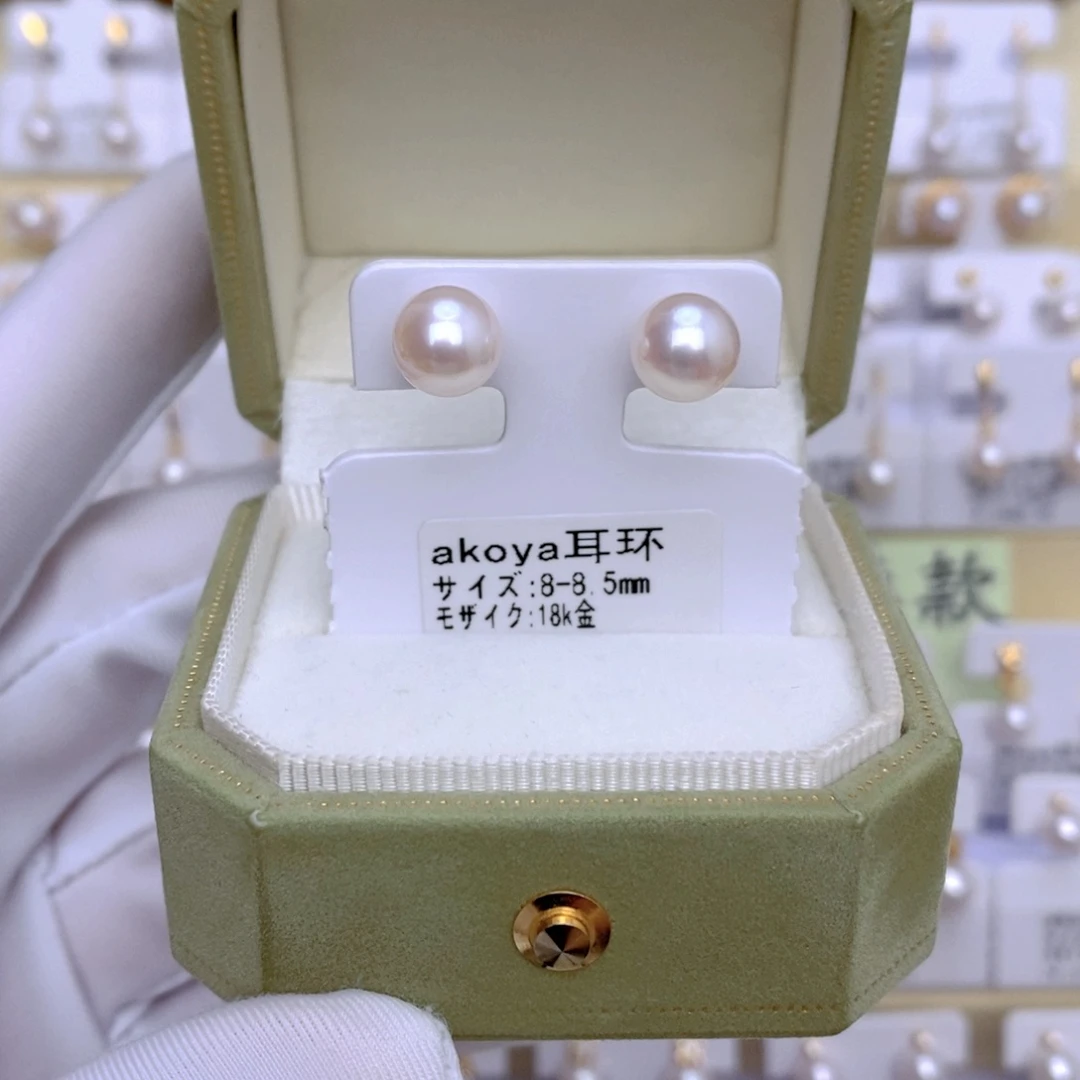 18K金镶嵌海水珍珠耳饰