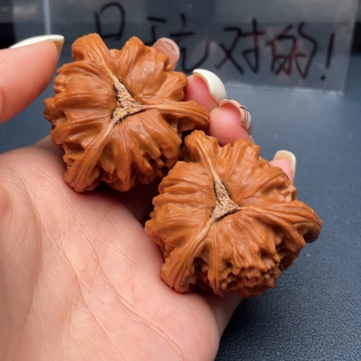 青***司吊坠文玩核桃白狮子