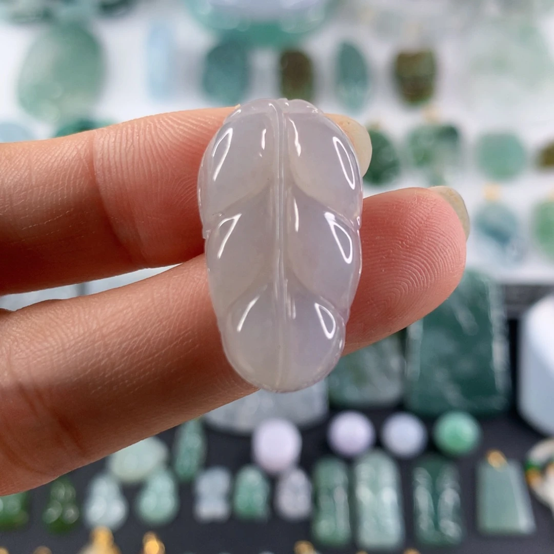 翡翠未镶嵌颈饰叶子