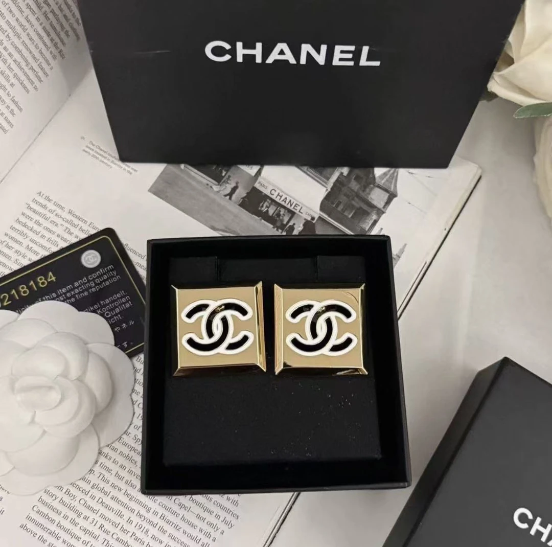 95新 Chanel/香奈儿 高级手工坊金色方框镂空黑珐琅耳钉 17007261