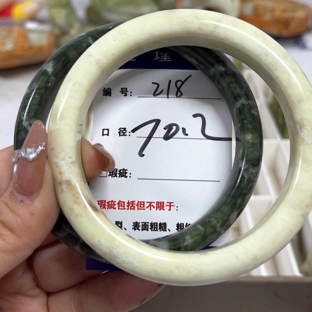 蛇纹石玉手镯未镶嵌